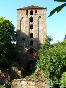 Wie�a bramna prowadz�ca na przedzamcze wewn�trzne