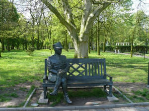 Rze�ba gen. Sikorskiego w Parku Solankowym w Inowroc�awiu