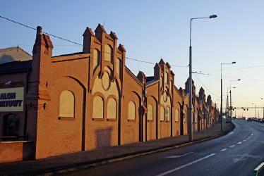 "Stara Ku�nia" - dawna hala produkcyjna